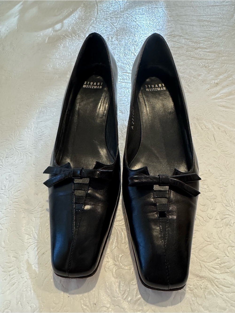 Stuart Weitzman Black Leather Bow short heels